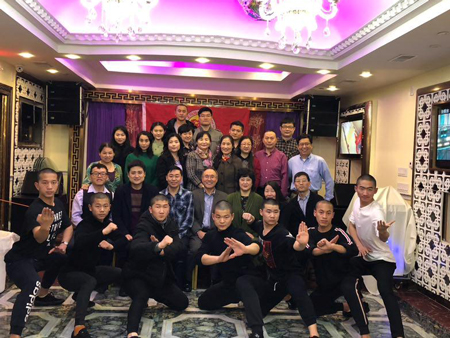 美國河南同鄉會和河南文化藝術團全家福 美國河南同鄉會和河南文化藝術團全家福