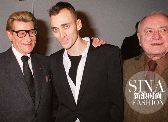 Yves-Saint-Laurent、Hedi-Slimane、Pierre-Bergé在Dior后臺的合影