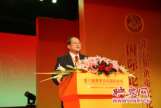 臺(tái)灣大學(xué)哲學(xué)系教授、美國(guó)耶魯大學(xué)哲學(xué)博士傅佩榮做演講