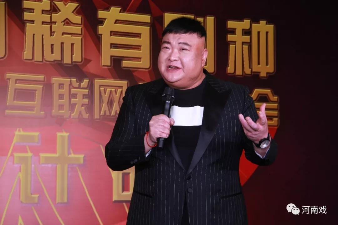 中國曲藝家協(xié)會副主席、著名相聲表演藝術家范軍作為藝術家代表致辭，并演唱稀有劇種太康道情《王金豆借糧》