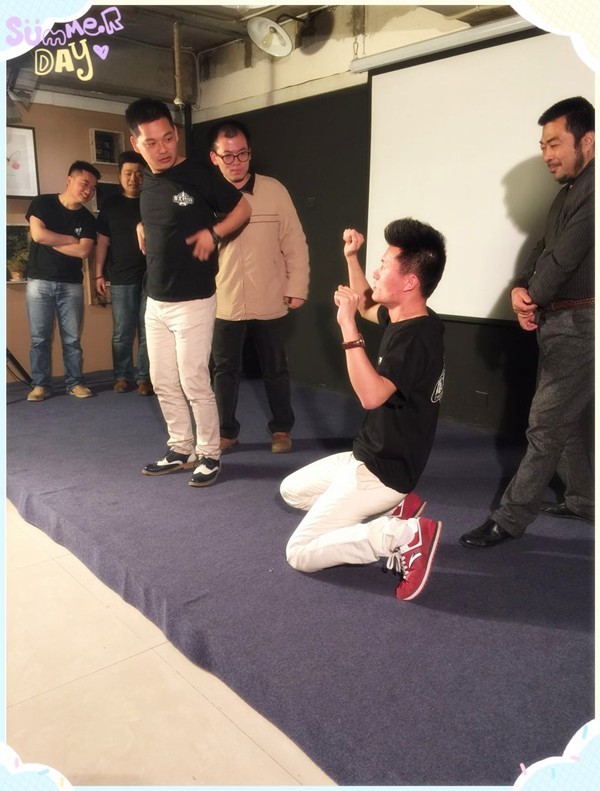 難度增加，連動作都由觀眾設(shè)定~行軍打仗中，路飛是有多怕死？