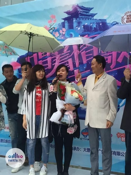海波瞞著妻子，請(qǐng)來妻子的家人，耿梅驚喜感動(dòng)，喜極而泣~