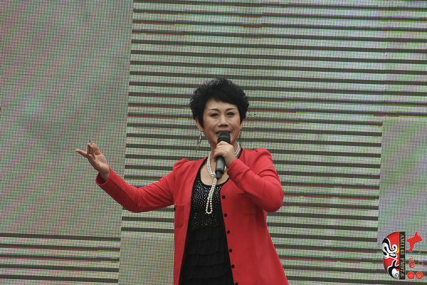 著名豫劇表演藝術家魏俊英現(xiàn)場演唱豫劇《紅菊》選段“十祝福”、《五世請纓》選段“先王爺封我是個長壽星”