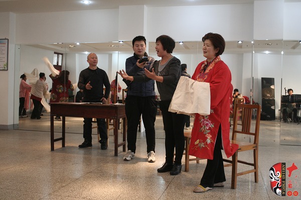 著名戲曲節(jié)目主持人、河南電臺戲曲廣播當家小生月陽錄制現(xiàn)場花絮