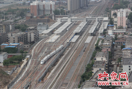 本次運(yùn)行試驗(yàn)由2列CRH2A型動(dòng)車組擔(dān)當(dāng)，計(jì)劃試驗(yàn)速度為每小時(shí)200公里。