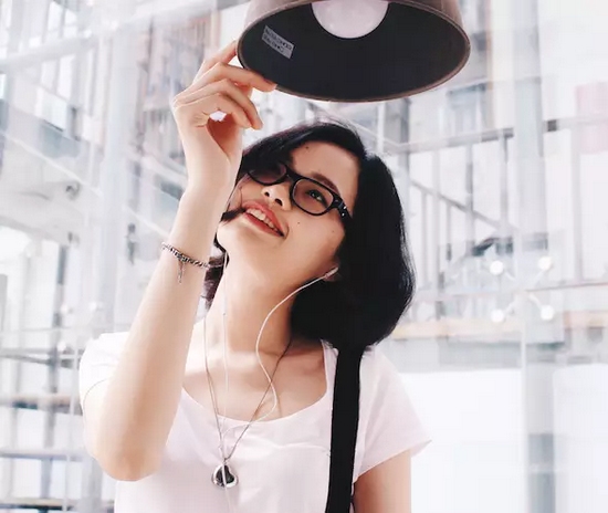 當然，怎么能少的了美女出鏡？