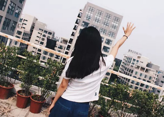 你問我要去向何方，我指向天空的方向。
