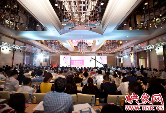 5月28日，一場(chǎng)河南企業(yè)家的盛會(huì)在鄭州舉辦，群象島2015夏季峰會(huì)以?shī)^斗者為本致敬奮斗者。