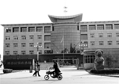 10月29日，河北滄州市獻縣國稅局。10月底，一些企業主被叫到國稅局談“交稅”問題。新京報記者 孟祥超 攝