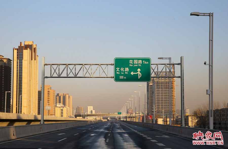 北三環快速路文化路段標識牌提示，匝道直接可上文化路向北。