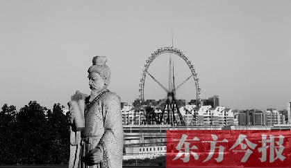16日，從中原福塔基座平臺看向世紀歡樂園的景象
