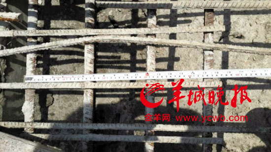 黃建清提供的E出入口鋼筋間距，顯示為15厘米