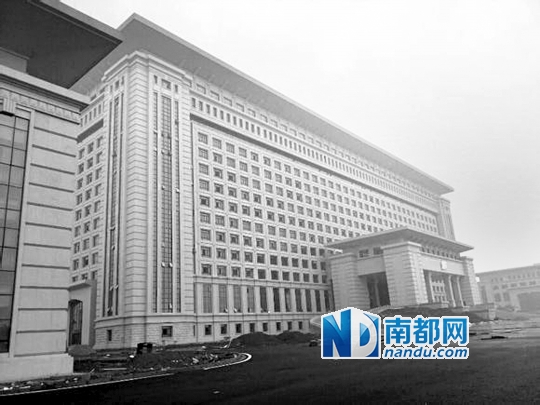 圖片顯示，湖南攸縣新建的發(fā)展中心樓群氣派，廣場龐大。 圖片來源：天涯論壇