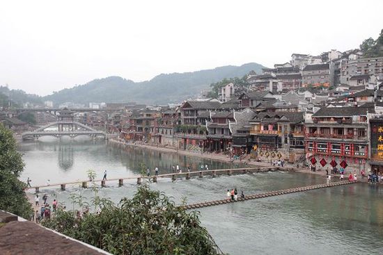 鳳凰古城以被吐槽七次高居最想吐槽榜榜首，而這七次吐槽全部來自在鳳凰古城隨機采訪的10名游客中。