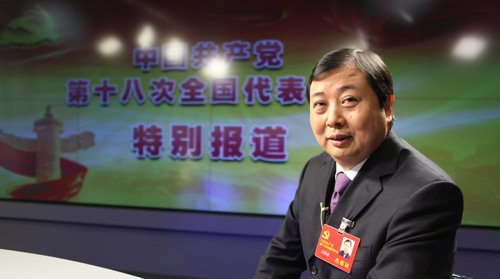 十八大代表，江蘇省江陰市華西村黨委書記、華西集團(tuán)董事長(zhǎng)吳協(xié)恩