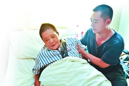 母親因患白血病無錢治療，他依然不言放棄