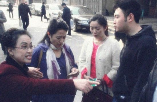 丈母娘從小張的存折中取了20000元，鑒定存折真假