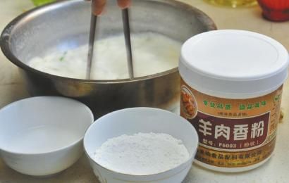 市面上出售的羊肉香粉等食品添加劑。