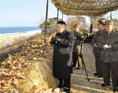 25日，朝鮮最高領導人金正恩指導朝鮮軍隊進行登陸及反登陸訓練。