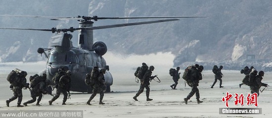 資料圖：當地時間2014年11月10日，韓國海陸空三軍啟動了“2014護國演習”。