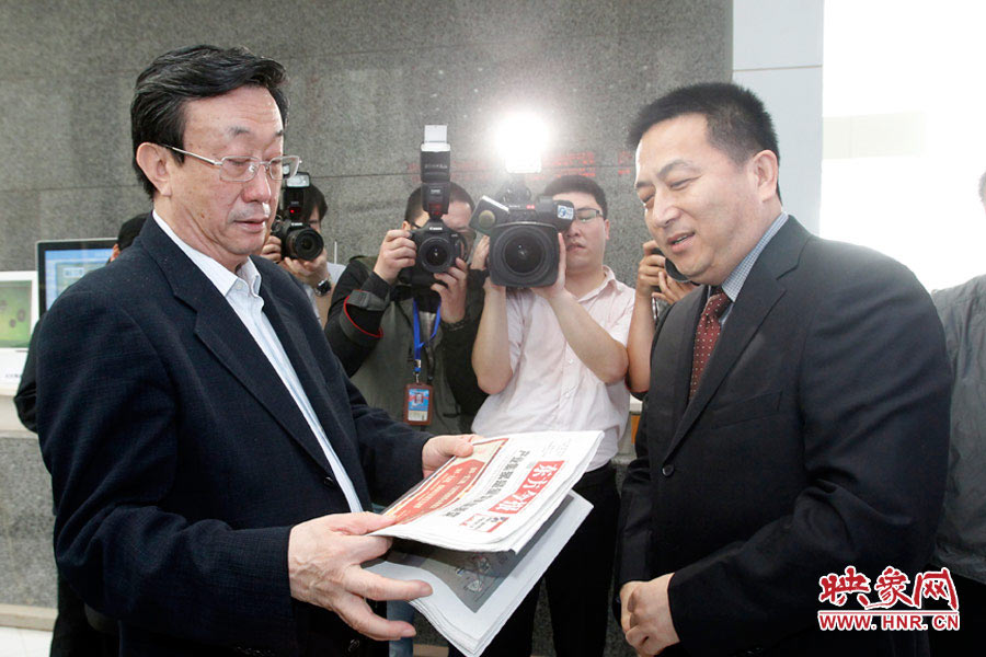 東方今報報社社長趙國平向河南省委書記、省人大常委會主任郭庚茂匯報東方今報的內容、發行等情況 東方今報