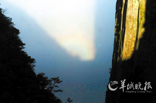 武功山四絕之一的“云海佛光”在大雨過后出現。