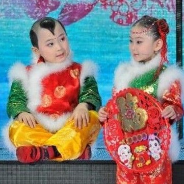 鄧鳴賀(左)在春晚上。