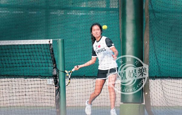 林青霞兩個女酷愛打網球，圖為林青霞大女兒邢愛林早前打網球照片。