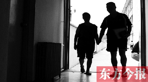 生活節(jié)奏加快，再加上工作壓力大，現(xiàn)在年輕人很容易忽略退休在家、更需要關心的老人 記者 張曉冬/圖