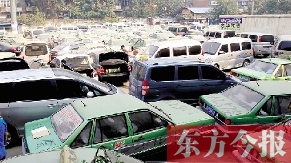 國慶期間，鄭州市客運管理處查處的大批非法營運車輛