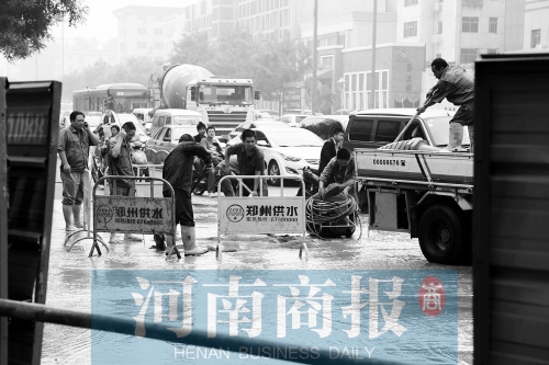 工作人員正在搶修，預計今晚能恢復供水