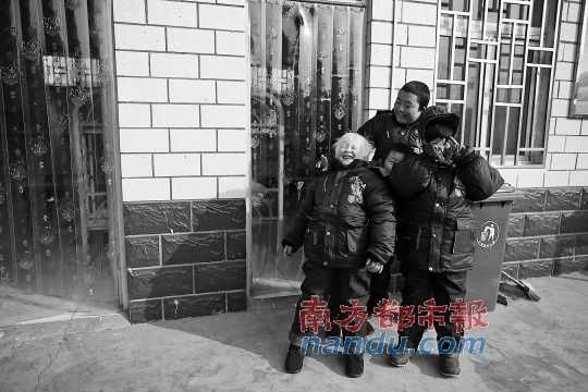 少不更事的孤兒被送往開封市福利院。