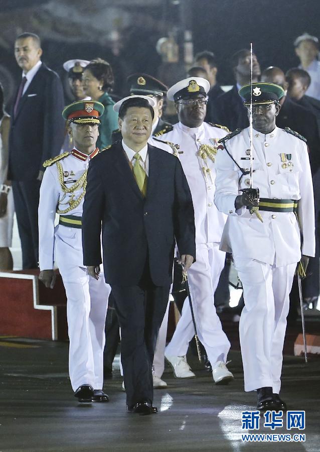 這是習近平主席檢閱儀仗隊。姚大偉 攝