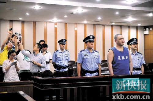 廣州市民政局民間組織管理局稽查處原處長(zhǎng)李軍犯猥褻兒童罪，被判處有期徒刑4年。記者 孫毅/攝