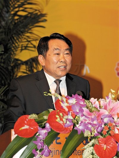 2011年10月12日，叢書《中國油氣田開發志》首發式上，時任四川省人大常委會副主任郭永祥在講話。