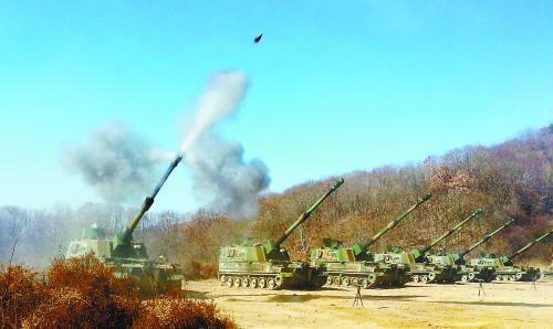 延坪島炮擊事件3周年之際，朝韓間口水仗不斷。圖為韓軍21日舉行應(yīng)對(duì)挑釁訓(xùn)練。