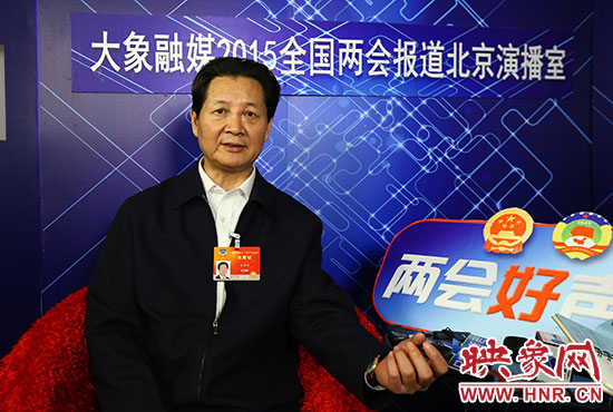 在全國政協委員、河南大學校長婁源功接受采訪。