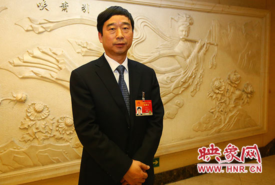 全國人大代表、信陽市委副書記、市長喬新江表示，信陽明港機場將成為鄭州航空港區有效補充。