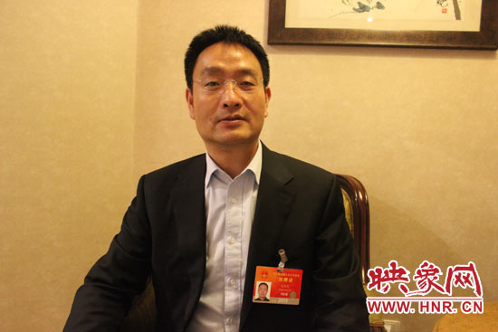 全國人大代表、輝縣市張村鄉(xiāng)裴寨社區(qū)黨總支書記裴春亮