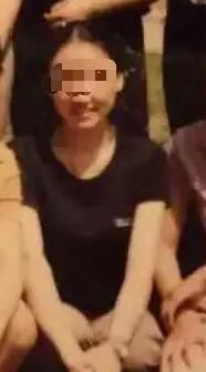 吳老師教音樂，已在該校工作十幾年。