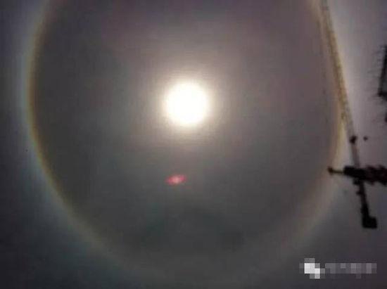 上?，F(xiàn)UFO 專家稱光圈是日暈亮點(diǎn)或是飛行器(圖)