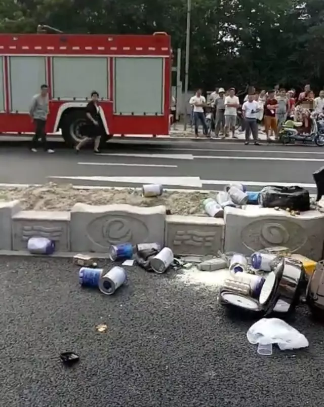不值！小車四腳朝天司機身亡 死者只為偷幾罐奶粉