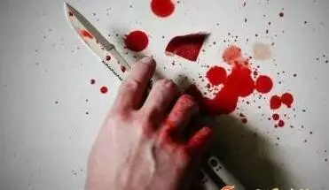 男子用被子捂死妻子 在其胸部、腹部寫下我愛(ài)你