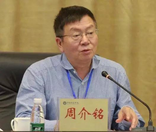 今次落馬的雷寒出生于1957年7月，其學習、工作都在重慶醫科大學。