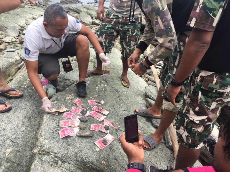  11日，泰方在打撈出的中國遇難者遺體的衣服內發(fā)現(xiàn)了人民幣。