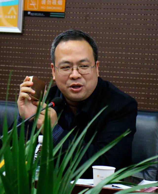 看看上面這位，就是我們1066最紅的男人——付總。