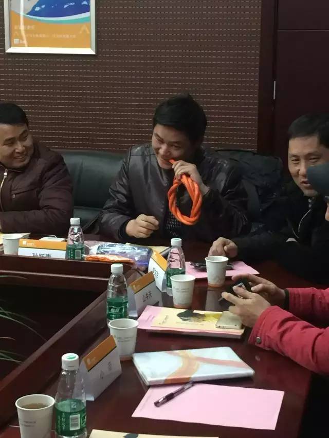 小編想問一下咬膠管的孫老師，優質膠管的口感如何呢？
