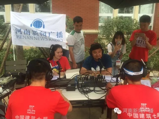 直播間被圍觀群眾包圍啦，是不是沒有看過我們的直播？