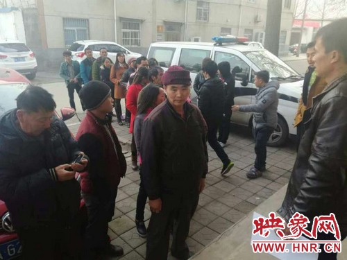 滎陽(yáng)78名貴州籍農(nóng)民工兄弟拿到工資回家啦！