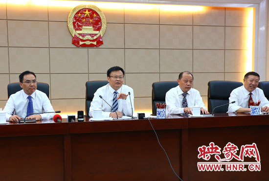專題詢問會結束后，省人大組織召開記者提問會。